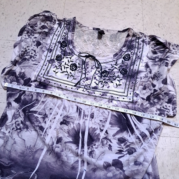 Denver Hayes | Black, white & grey floral pattern short sleeve shirt - Picture 9 of 9